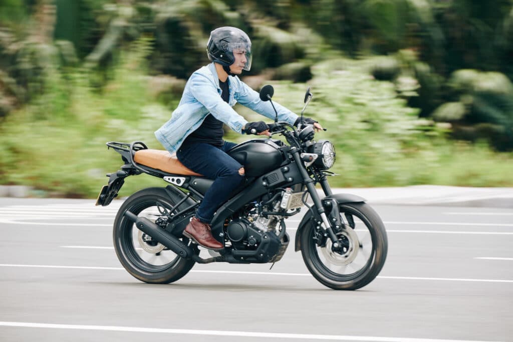 Com apenas R$ 7 mil esta CG esportiva faz o posto de gasolina sumir da sua vida