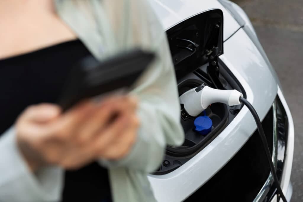 Bora garantir? China INVADE o Brasil com carro elétrico barato!